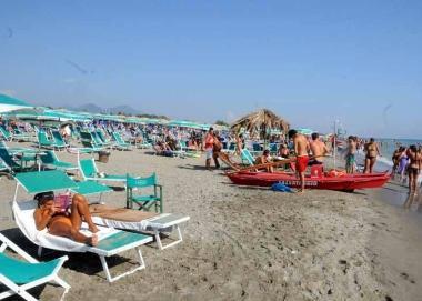 <b>IL LITORALE.</b> Uno stabilimento balneare in una foto darchivio 