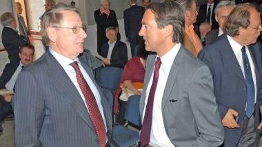 Bianconi (a sinistra) con il sindaco Renzo Berti. A sin. Giuseppe Orsi