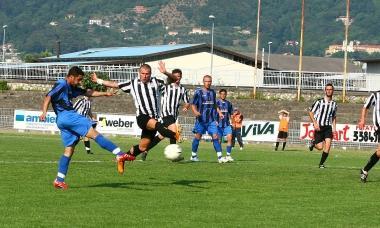 Una fase dei playoff tra Pisa Sc e Massese 