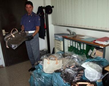 <strong>MAXI SEQUESTRO.</strong> La merce recuperata dalla Polstrada