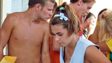 Ieri sono andate in scena le ultime sette gare delle Fiumiadi: nelle foto un match di biliardino e poi il triathlon, che prevede anche una prova col cocomero