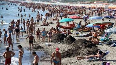 La spiaggia di Marina gremita di bagnanti