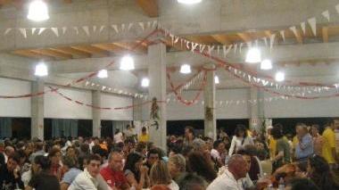 <b>SAGRA.</b> Clienti in attesa di consumare il pasto in una foto d’archivio