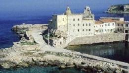 Un’immagine delle zona portuale di Pianosa