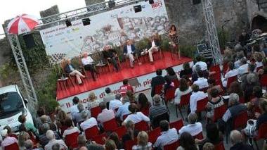 <b>IL DIBATTITO.</b> In piazza Magenta a Capalbio