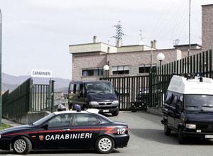 "Devi tornare con me...". L'ultimo messaggio del suicida in caserma