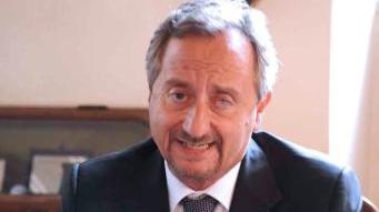Sempre meno i soldi in banca dei pistoiesi A destra Fabio Frilli vice direttore della Cassa di risparmio di Pistoia