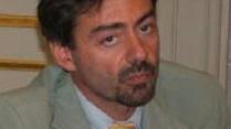 Il boa catturato dai volontari dell’Anpana e, a destra, il comandante della Forestale, Maurizio Folliero