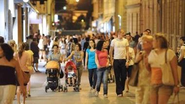 Shopping serale nelle vie del centro storico