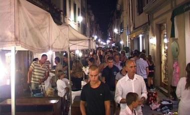 <b>BANCHETTI.</b> Una delle scorse edizioni di Follie di Ferragosto   