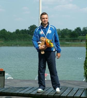 <b>ARGENTO.</b> Simone Mallegni sul podio dei campionati mondiali di nuoto pinnato     