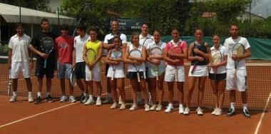 <b>SOTTO RETE.</b> I partecipanti al torneo del tennis Italia 