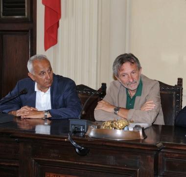 Sopra Bellandi con Benedetti A fianco un momento del sorteggio della corsa  