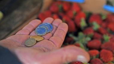 Più debiti e cala il potere d’acquisto