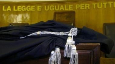 In ferie senza permesso: licenziata agente dei vigili urbani