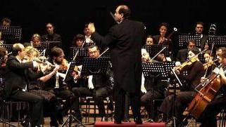 <b>L’ORCHESTRA </b>suona in piazza