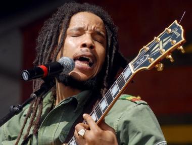 <b>SUL PALCO </b>Stephen Marley e (a sinistra) il cantante grossetano KgMan 