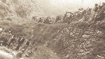 <b>ECCIDIO. </b>Un’immagine storica della strage nazifascista di Forno del 13 giugno del 1944