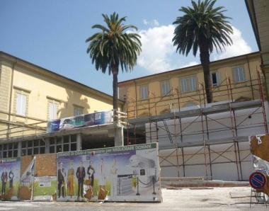 I lavori in corso al vecchio “Civico” in piazza Monzoni