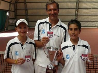 A destra, gli under 12 del Tc Prato Sotto, le under 16 del Tc Bisenzio  