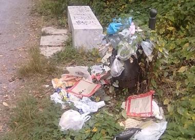 <b>DEGRADO.</b> Sporcizia e rifiuti fotografati nel parco fluviale     