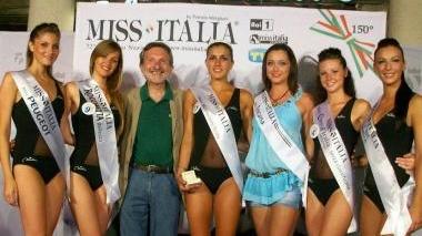 Vetrine addobbate a festa La città si mette in moto per accogliere le miss