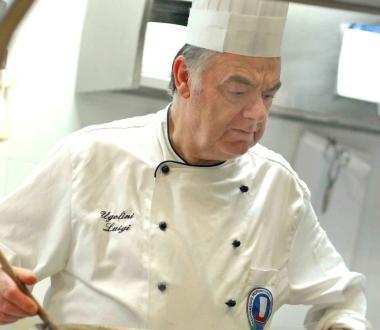 Luigi Ugolini in cucina 