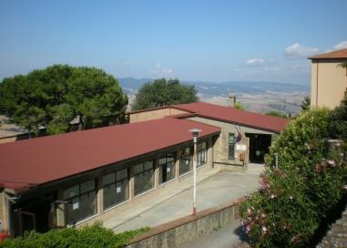 Una veduta dallalto del liceo Giosu&egrave; Carducci di Volterra          