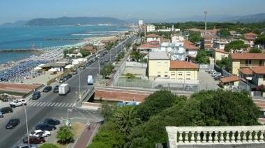  Una visuale di Marina di Massa