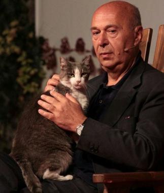<b>LE COCCOLE </b>di Paolo Mieli al micione che ha deciso di adottarlo    