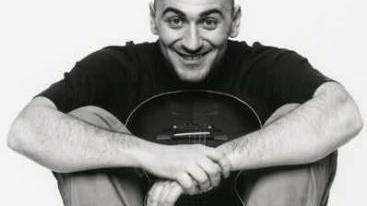 <b>IL RITORNO </b>Sergio Sgrilli domani sera è in scena nella sua Follonica