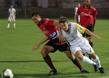 <b>DUELLO.</b> Perticone si oppone a Orlandi 