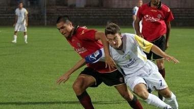 <b>DUELLO.</b> Perticone si oppone a Orlandi