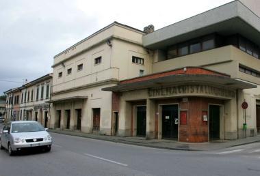 Tam tam per riaprire il cinema Cristallo
