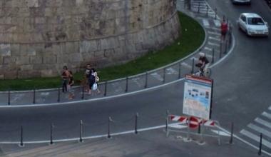 Spazio ai pedoni, di sera piazza Verdi chiude alle auto