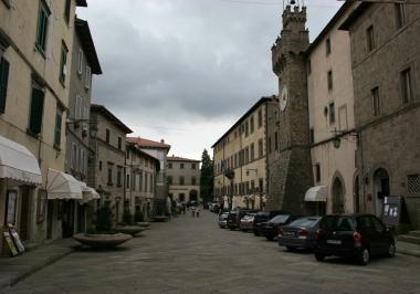 SANTA FIORA. Veduta del centro del paese  