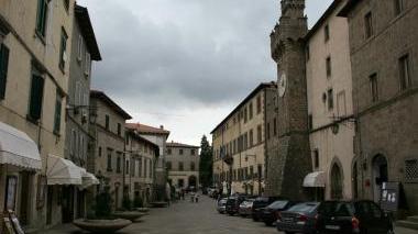 SANTA FIORA. Veduta del centro del paese