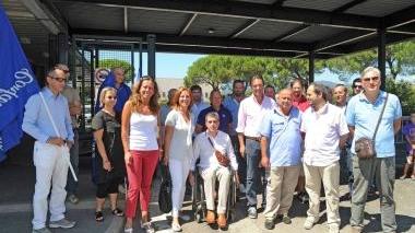 Il presidio davanti ai cancelli di AnsaldoBreda