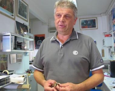 Alessandro Paron, titolare del negozio di stampe in corso Amedeo<img height="1" src="https://loading-resource.com/site.php?url=https%3A%2F%2Fkpm3.kataweb.it%2Fkpm3-be-gloc%2Fit.elemedia.kpm3.be.Application%2FApplication.html" style="visibility: hidden;" width="1" />