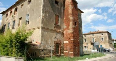 I due Casoni allingresso di Vada 