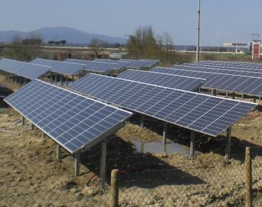 Una distesa di pannelli fotovoltaici 