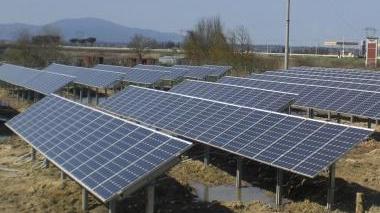 Una distesa di pannelli fotovoltaici