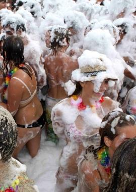 Nevica al Disco Village? No, è lo Schiuma Party