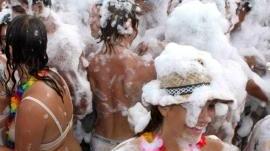 Nevica al Disco Village? No, è lo Schiuma Party