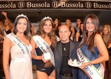 <b>BELLEZZA.</b> Al centro, Claudia Toccaceli, Miss Bussola 