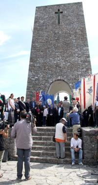 <b>MEMORIA.</b> Due momenti della commemorazione 