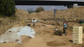 Gli scavi archeologici in corso ai piedi del viadotto della Bretella del Cuoio a Santa Croce sull’Arno