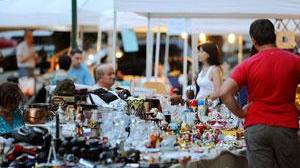 Negozi aperti di sera per le manifestazioni dell'antiquariato