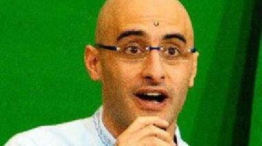 Alessandro Cipriano, presidente della onlus Bhalobasa. A destra, un gruppo di bambini dello Sri Lanka seguiti dall’associazione