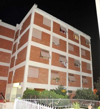 Il palazzo di via Anita Garibaldi dove si &egrave; rischiata la tragedia 